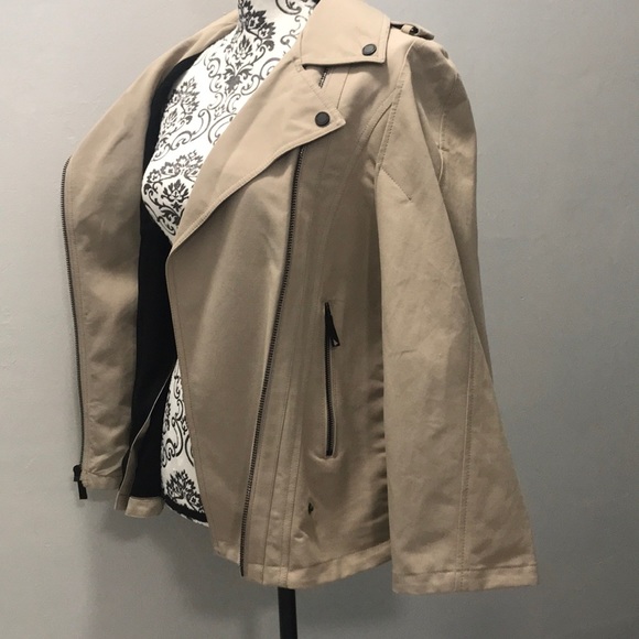 Cape Jacket - Picture 5 of 7